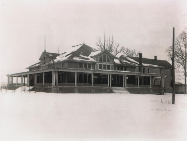 Credit island pavilion 1918 001.jpg